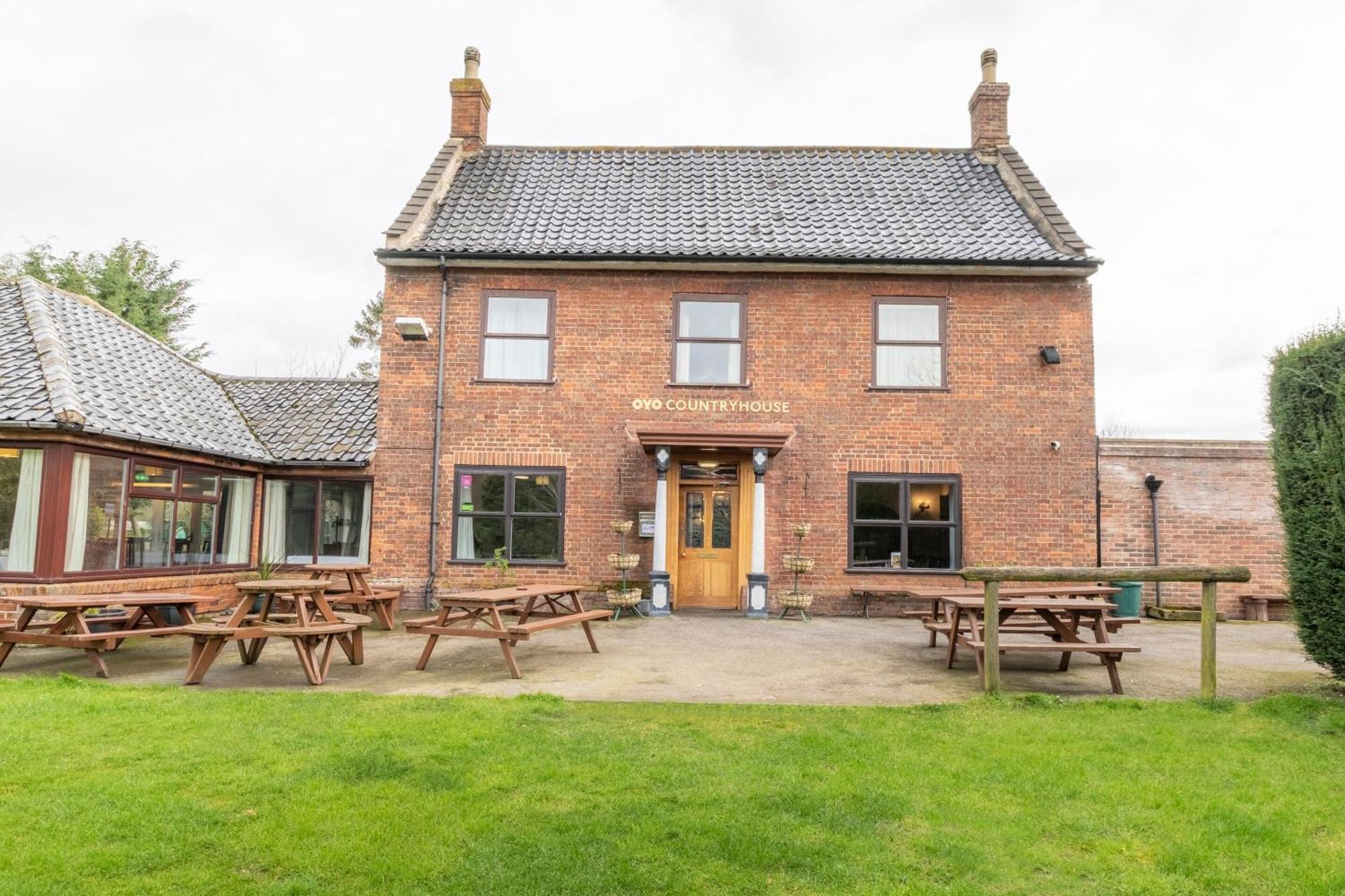 Oyo Elm Farm Country House, Norwich Airport 3*